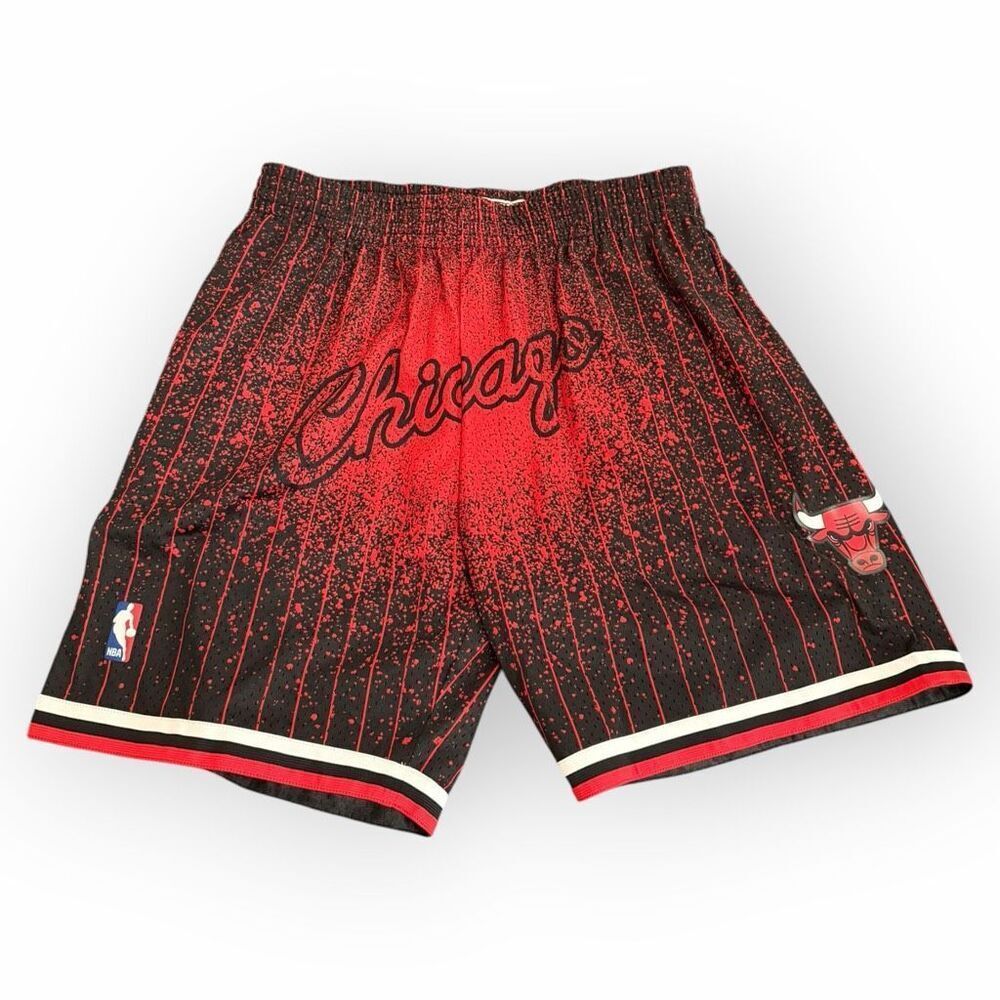 Mitchell & Ness Chicago Bulls 1997 NBA Spray Paint Swingman Shorts Mens size XL